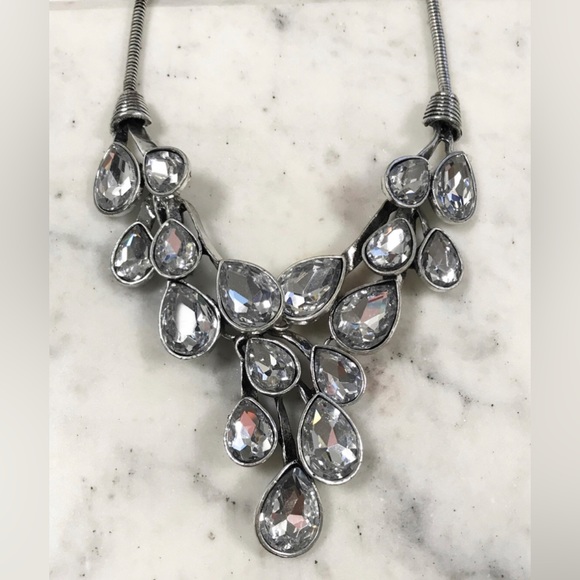 Stunning Crystal Vine Statement/Earring Set-Boutique - Picture 4 of 10